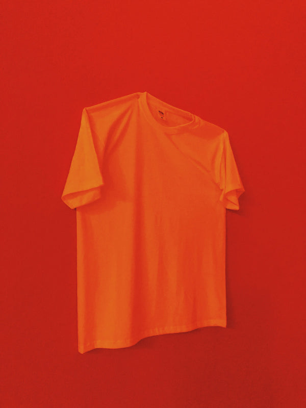 Camiseta vermelha monocromática
